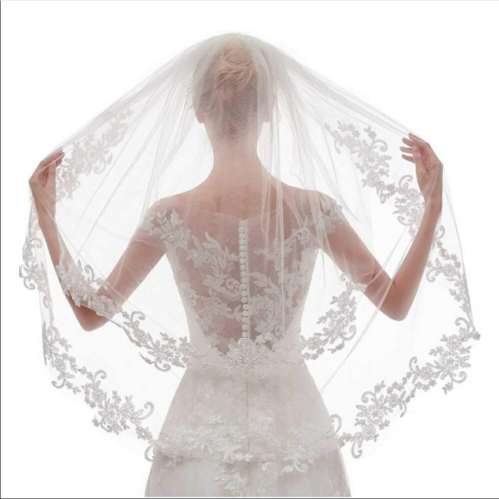 🆕️ Laced Wedding Veil With Comb
